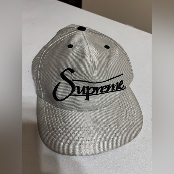 Rare
Supreme Silver Cap 5 Panel Metallic Logo Streetwear - Picture 10 of 13